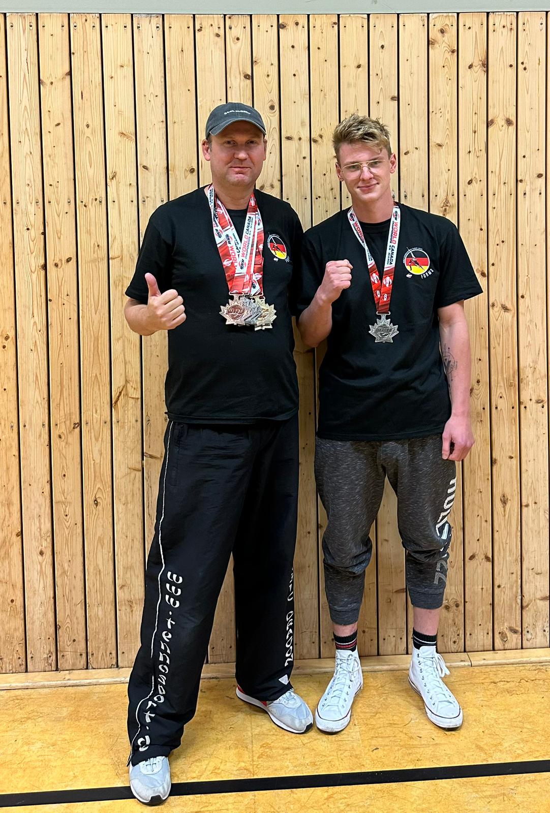 Mario Worzfeld und Mario Dicke mit Medaillen